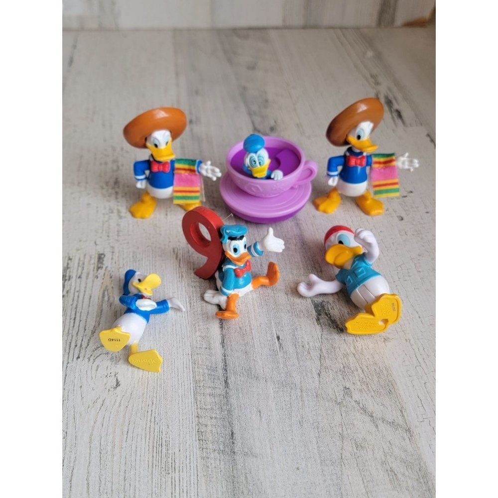 Donald Duck Cinco de Mayo number variety toy figure set